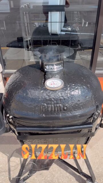 Man, that sound never gets old! Cooking brisket for the Hands on Brisket class at @thekansascitybbqstore 

We have our Bourbon & BBQ Experience coming up at the end of the month. Check out more information & sign up at The Kansas City BBQ Store website. This is one we always sell out of fast!! 

#smokenmagic #brisket