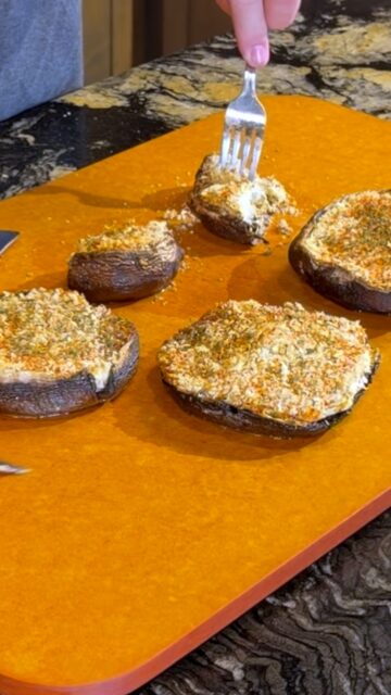 π¦ + πβπ« = A dish so good, we'd be keeing the recipe a secret if there were a mushroom category at the American Royal! See for yourself with the full video over on our Youtube channel, link in our bio.
#smokenmagic #crabstuffedmushrooms #mushrooms #mushroomrecipes #smokenmagicrecipes #bbqfamily @jmfarmsmushrooms